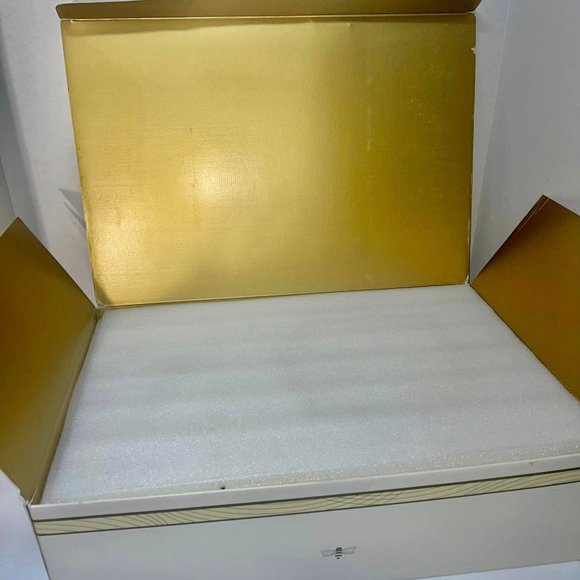 Mary Kay Golden Anniversary Bumblebee Dinnerware 1 place Set New with Open Box.. - Picture 5 of 12